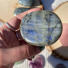 Load image into Gallery viewer, Labradorite Palm Stone #4
